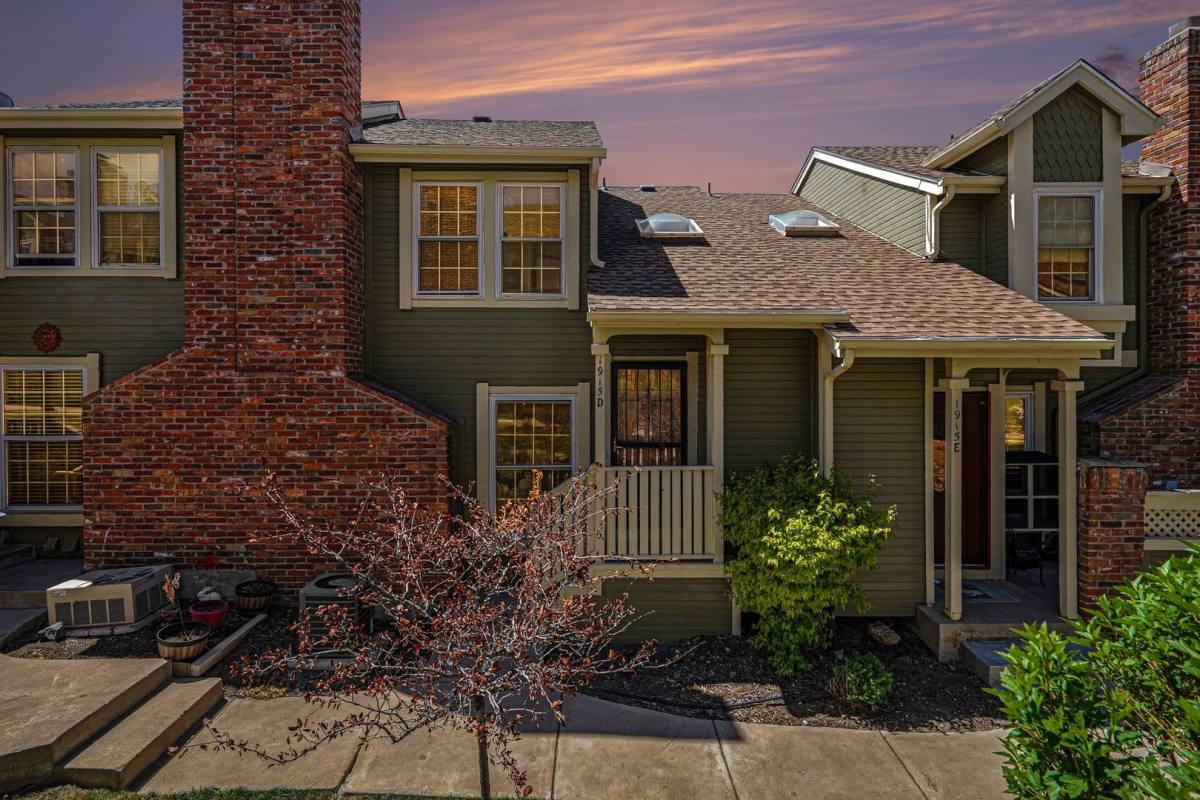 Townhouse for rent at 1915 S Hannibal St, Aurora, CO 80013