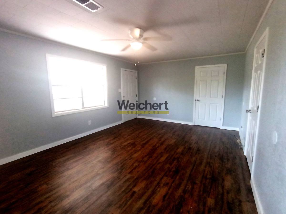 House for rent at 209 S 16th Ave, Paragould, AR 72450