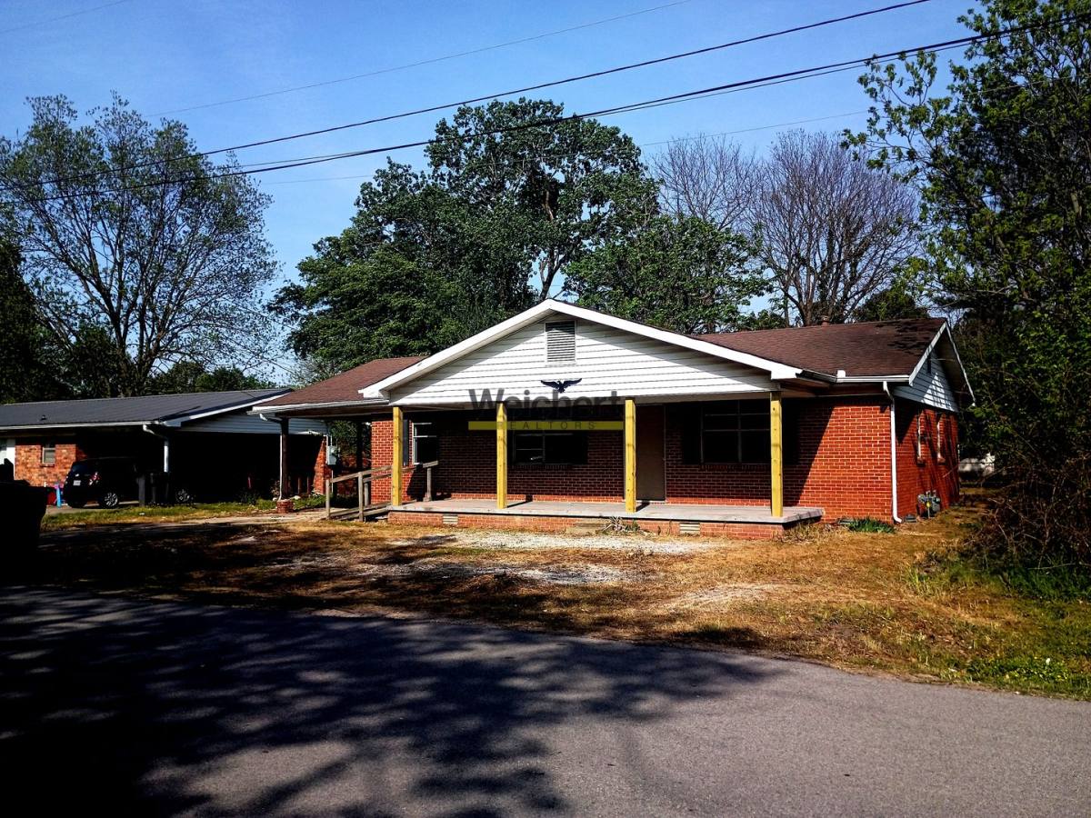 House for rent at 209 S 16th Ave, Paragould, AR 72450