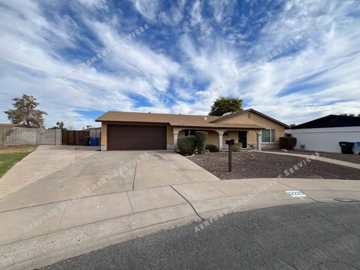 House for rent at 12229 N 48th Ave, Glendale, AZ 85304