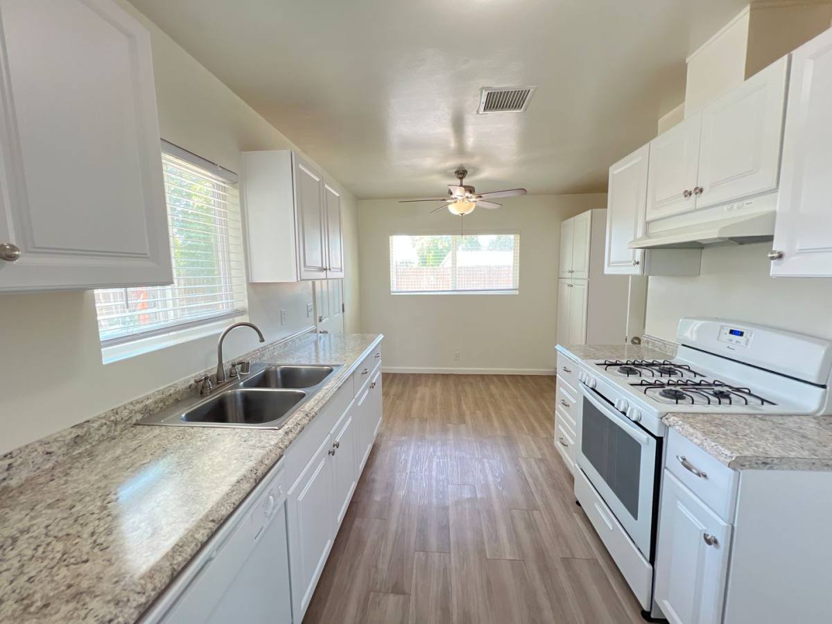 House for rent at 515 Cherokee Dr, Bakersfield, CA 93309