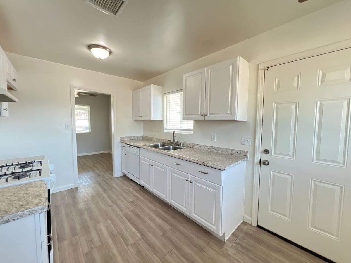 House for rent at 515 Cherokee Dr, Bakersfield, CA 93309