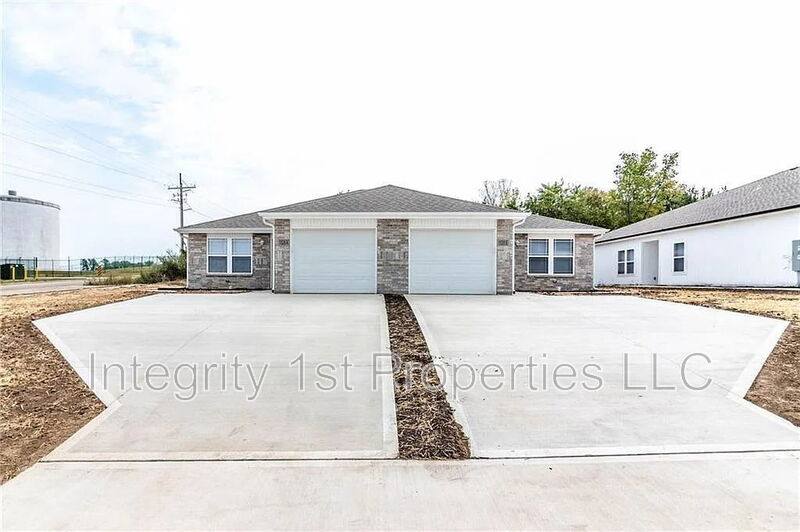 Townhouse for rent at 1506 Park Ave #B, Warrensburg, MO 64093
