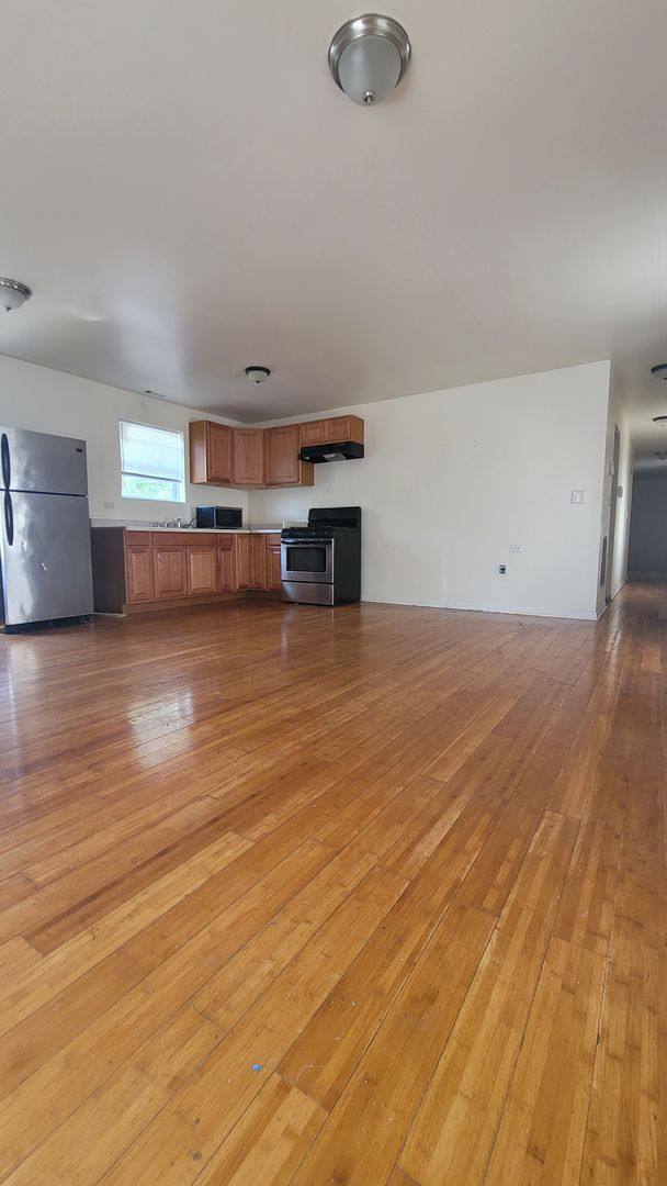 Apartment for rent at 6669 S Michigan Ave, Chicago, IL 60637