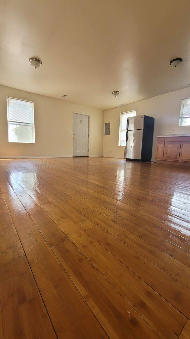 Apartment for rent at 6669 S Michigan Ave, Chicago, IL 60637