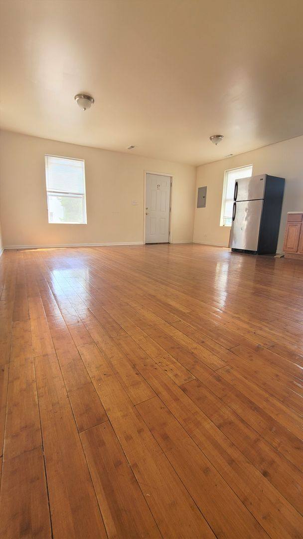 Apartment for rent at 6669 S Michigan Ave, Chicago, IL 60637