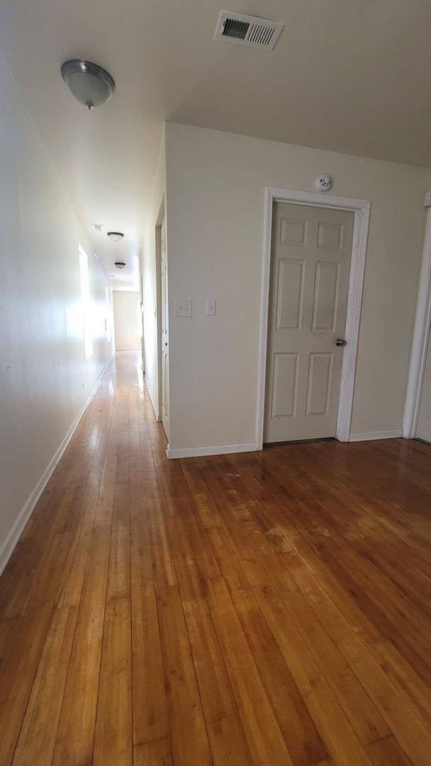 Apartment for rent at 6669 S Michigan Ave, Chicago, IL 60637