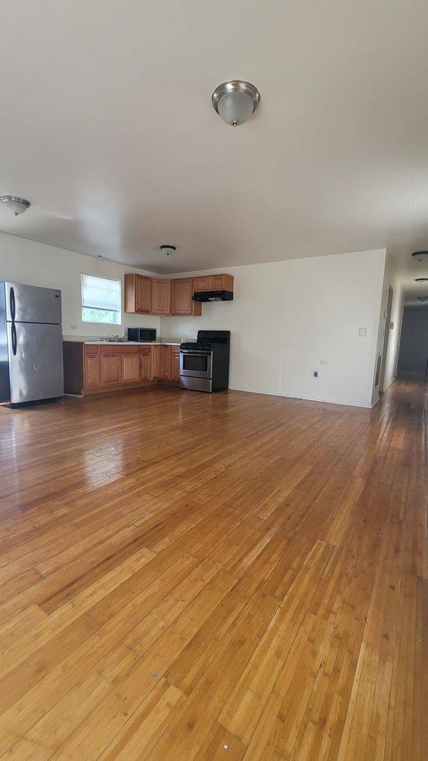 Apartment for rent at 6669 S Michigan Ave, Chicago, IL 60637