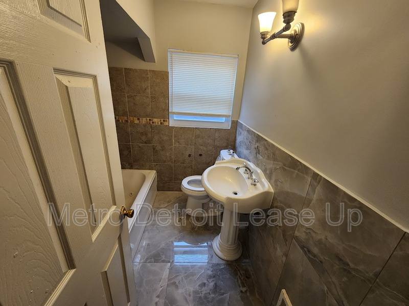 House for rent at 10724 Whitehill St, Detroit, MI 48224