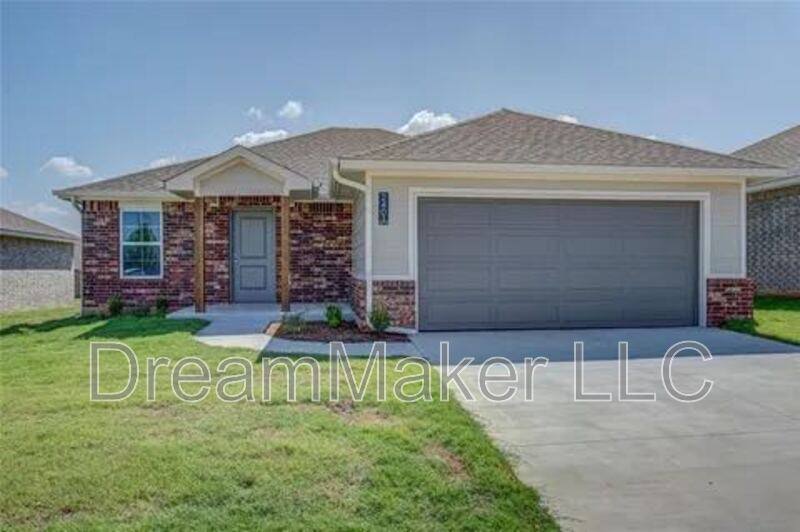 House for rent at 2401 S 28th Terrace, Chickasha, OK 73018