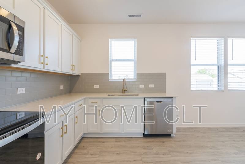 Townhouse for rent at 15010 Scoter St #1, Charlotte, NC 28262