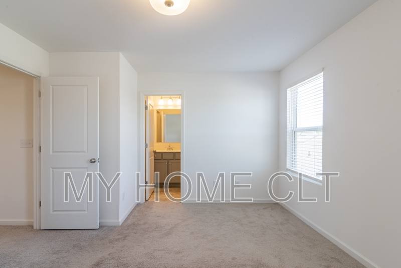 Townhouse for rent at 15010 Scoter St #1, Charlotte, NC 28262