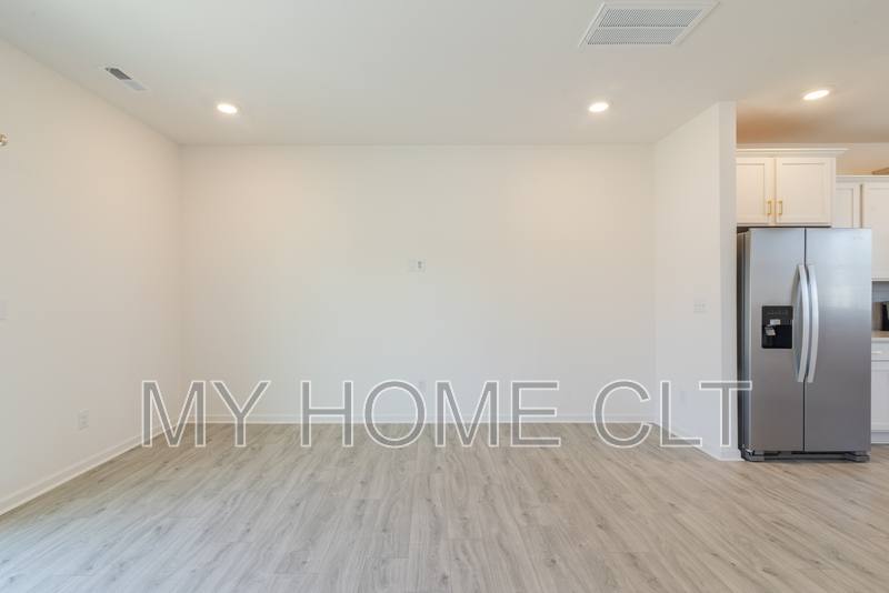 Townhouse for rent at 15010 Scoter St #1, Charlotte, NC 28262