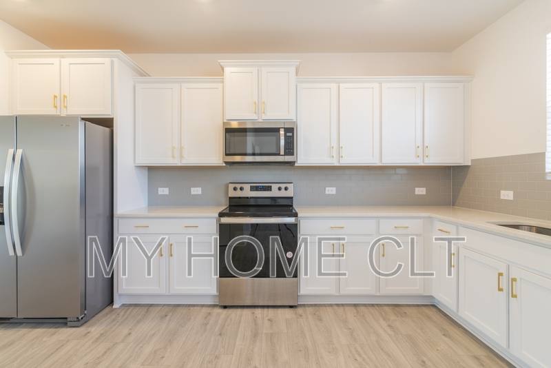 Townhouse for rent at 15010 Scoter St #1, Charlotte, NC 28262