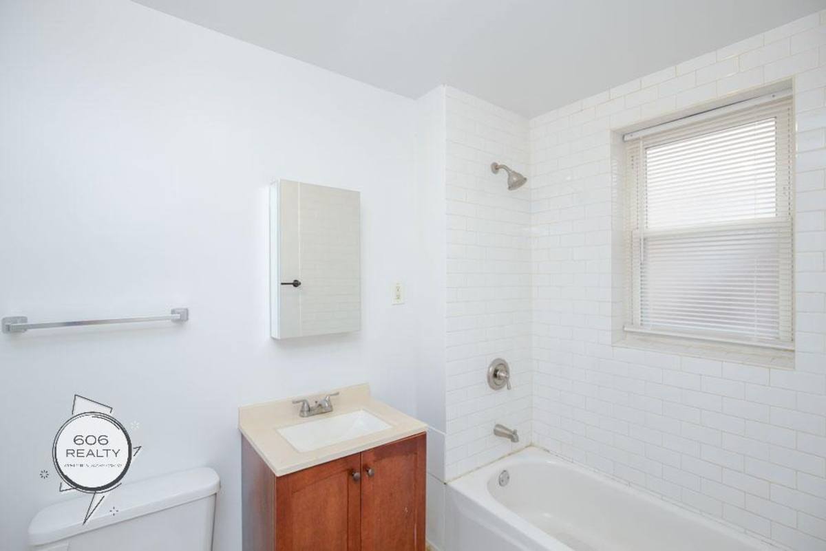 Apartment for rent at 6248-6256 S Western Ave 2400-2408 W, Chicago, IL 60636