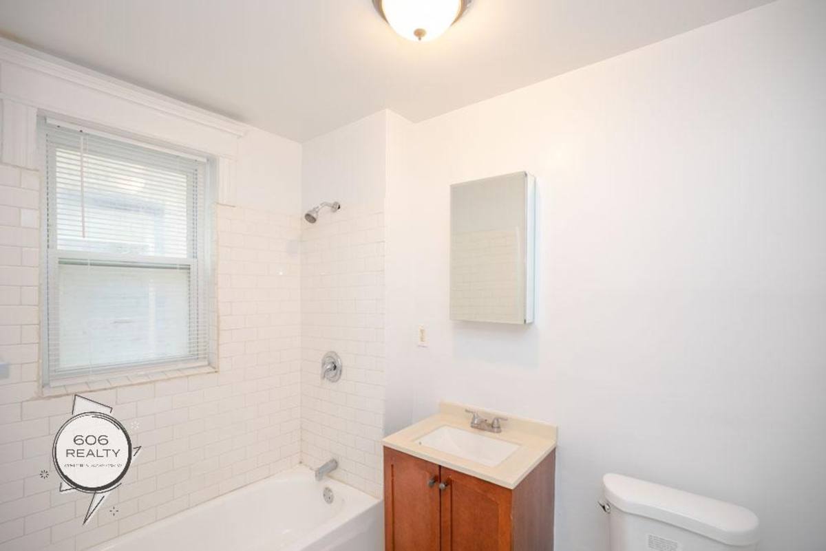 Apartment for rent at 6248-6256 S Western Ave 2400-2408 W, Chicago, IL 60636