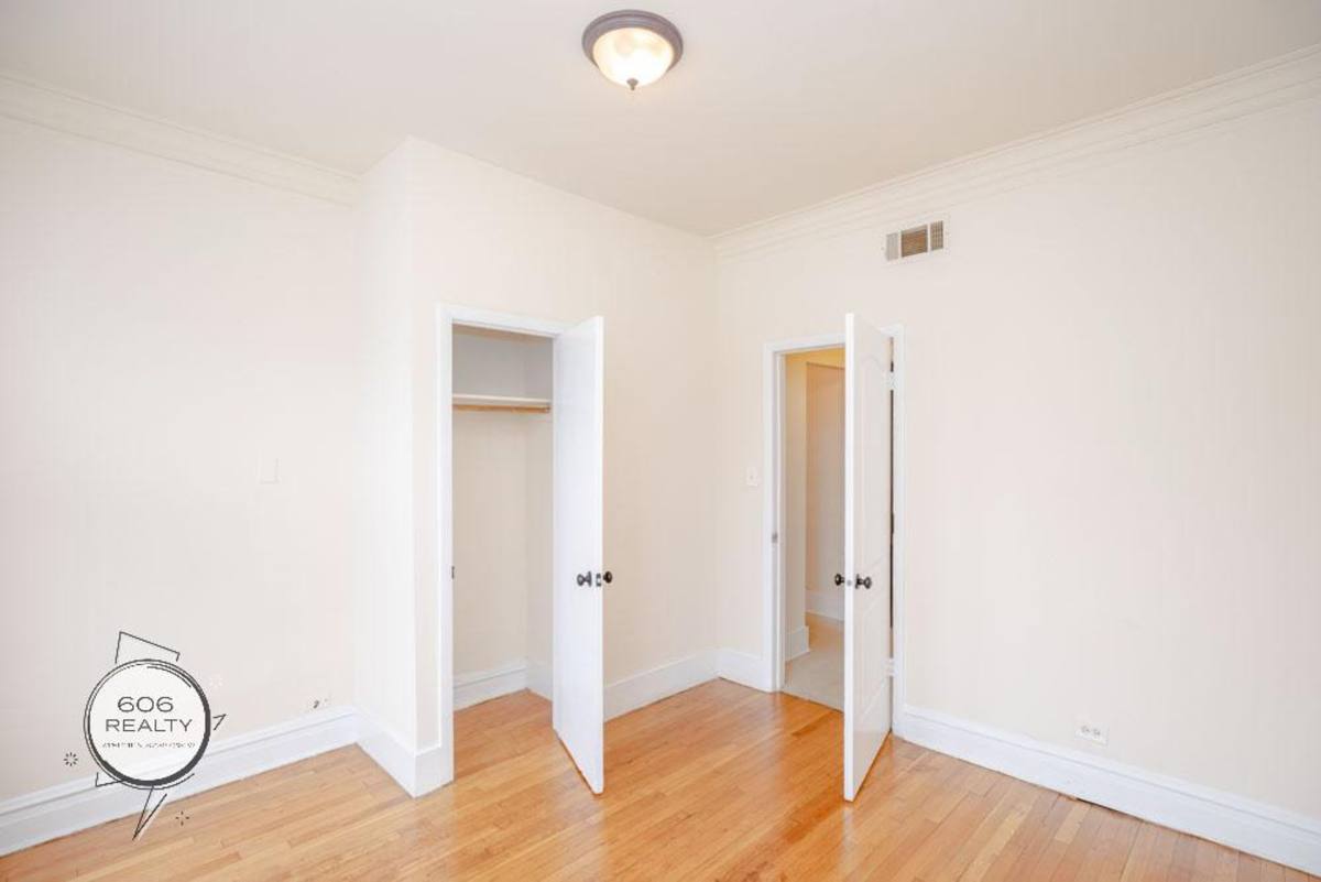 Apartment for rent at 6248-6256 S Western Ave 2400-2408 W, Chicago, IL 60636