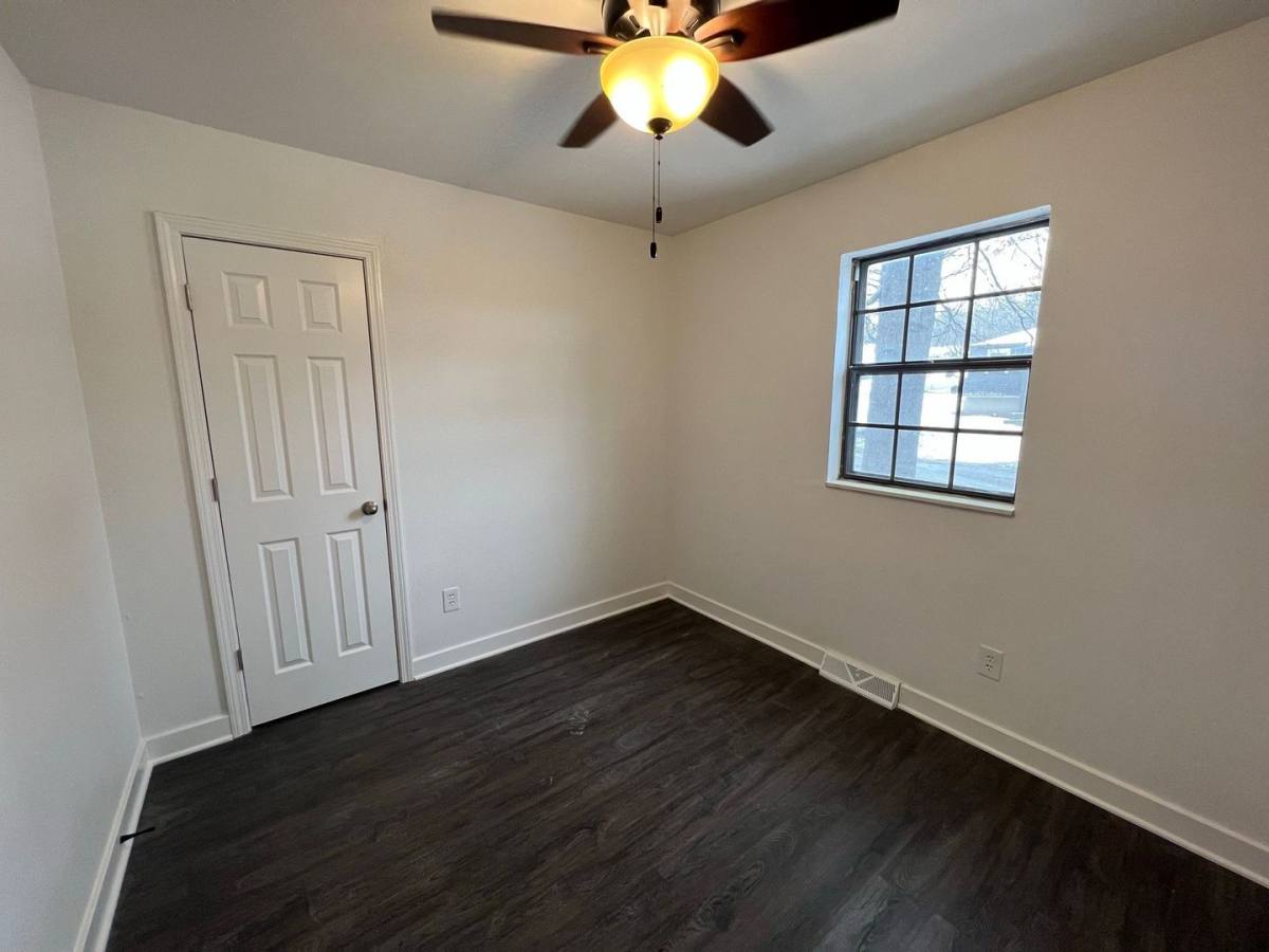 House for rent at 1112 E S Ave, Independence, MO 64050