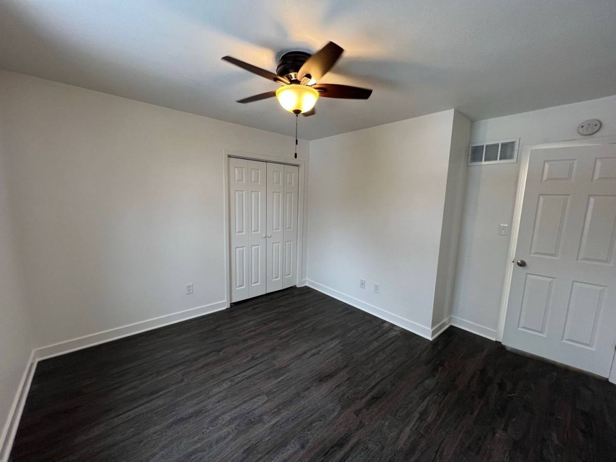 House for rent at 1112 E S Ave, Independence, MO 64050