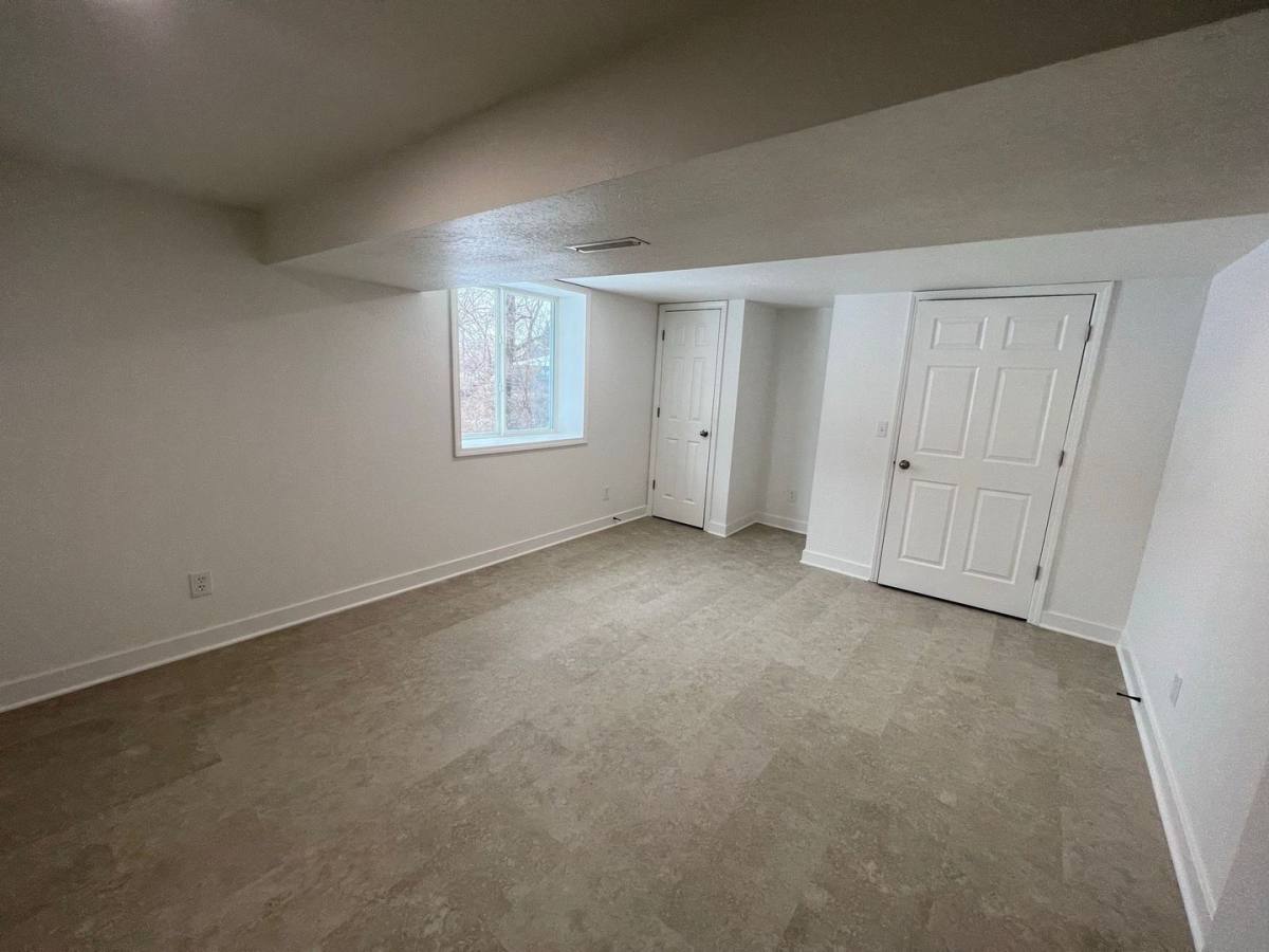 House for rent at 1112 E S Ave, Independence, MO 64050