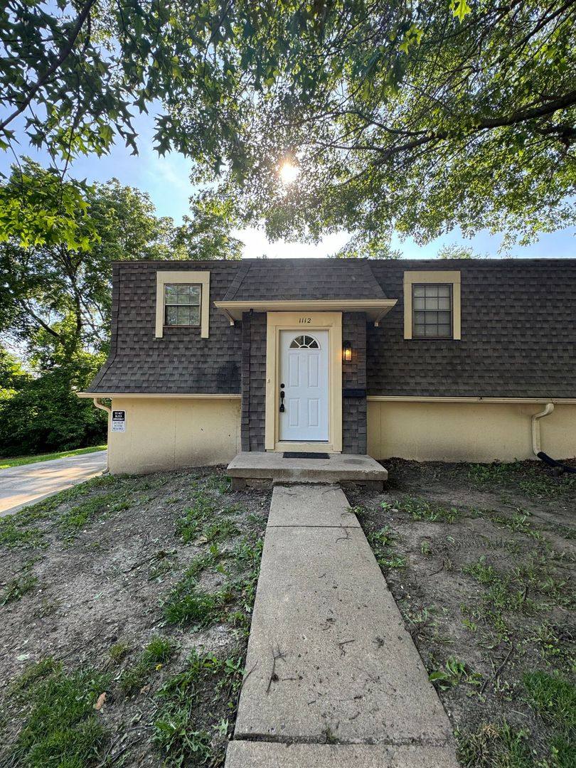 House for rent at 1112 E S Ave, Independence, MO 64050