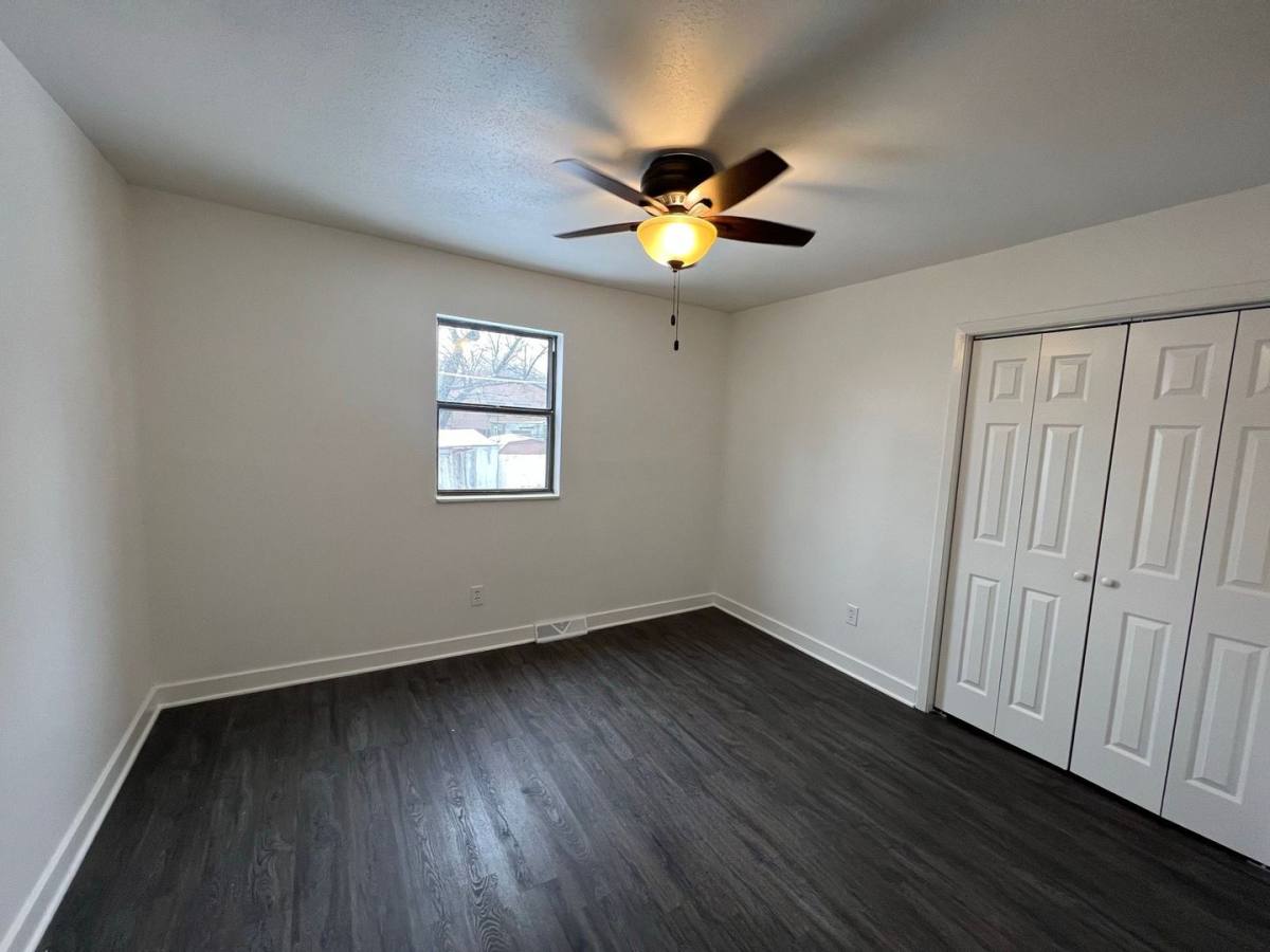 House for rent at 1112 E S Ave, Independence, MO 64050