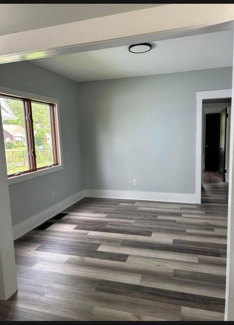 Apartment for rent at 1605 Kearsley Park Blvd, Flint, MI 48506