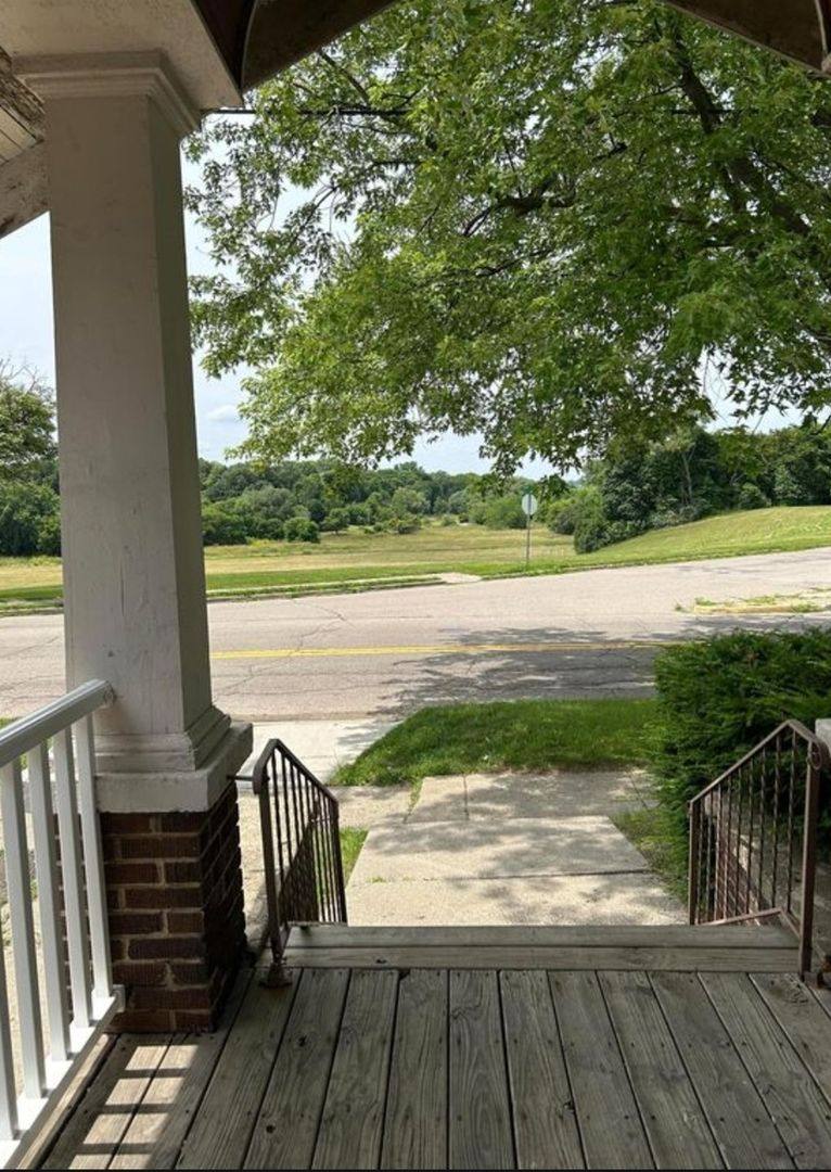 Apartment for rent at 1605 Kearsley Park Blvd, Flint, MI 48506