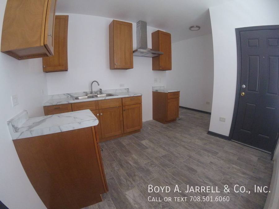 Apartment for rent at 111 E 57th St, Chicago, IL 60637