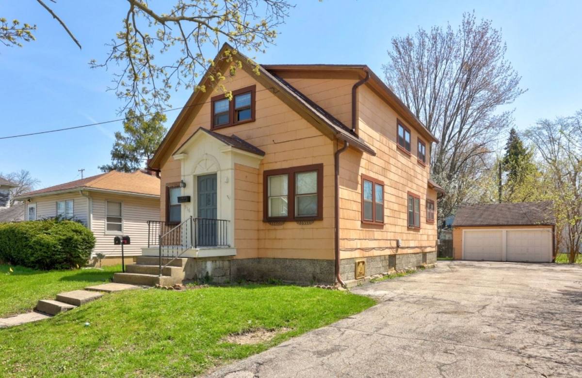 Apartment for rent at 916 S Webster St, Saginaw, MI 48602