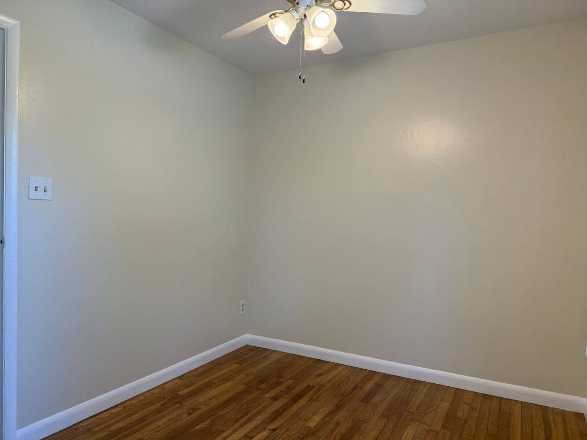 House for rent at 725 Ridge Rd, Asheville, NC 28803