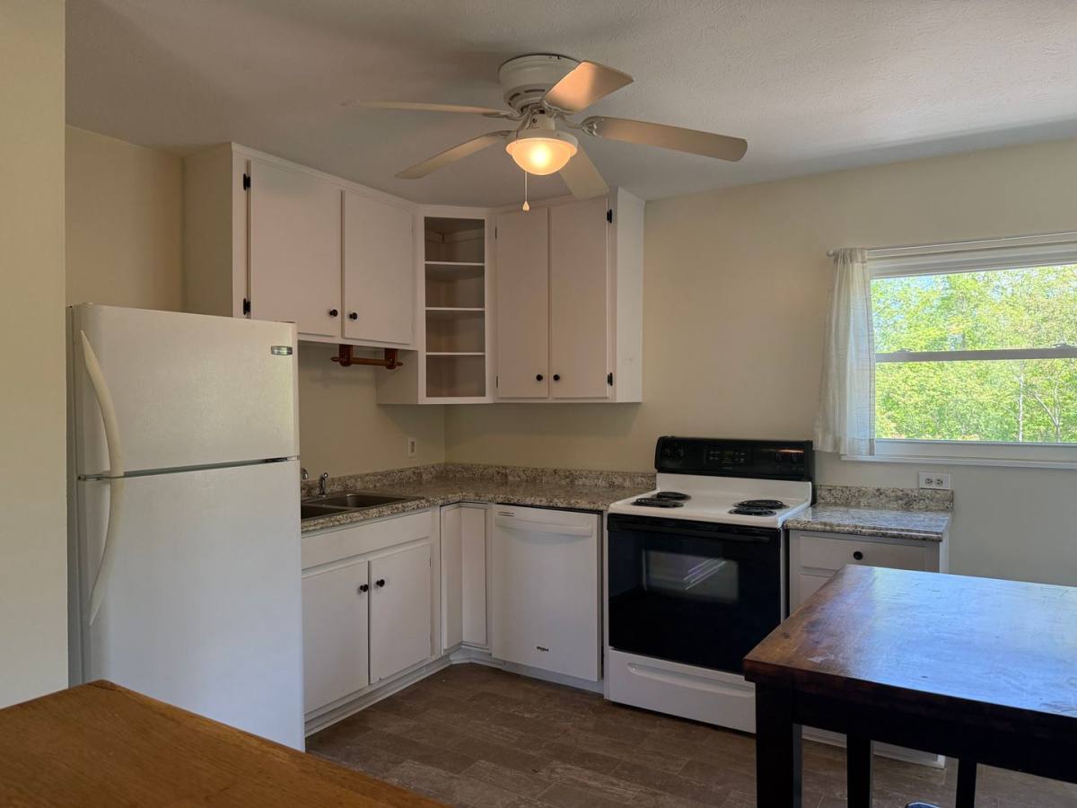House for rent at 725 Ridge Rd, Asheville, NC 28803