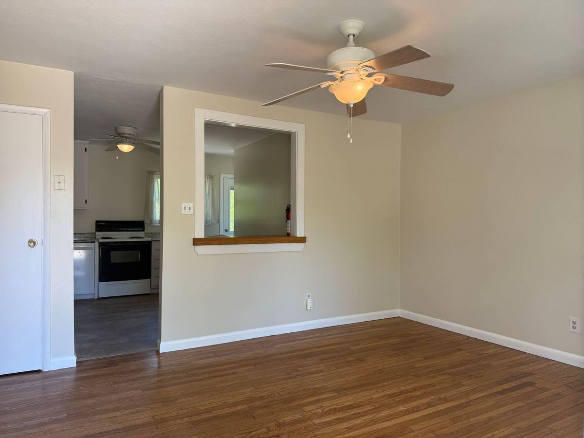 House for rent at 725 Ridge Rd, Asheville, NC 28803