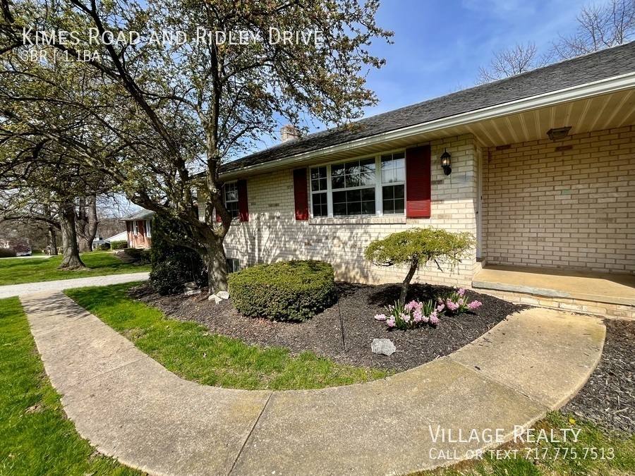 Townhouse for rent at 1953 Kimes Rd, York, PA 17402