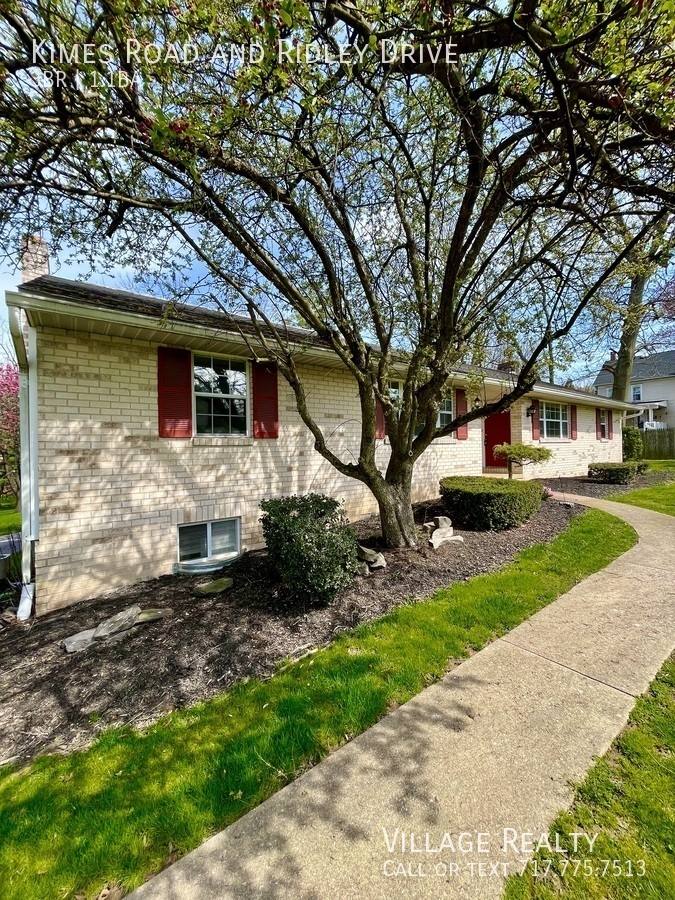 Townhouse for rent at 1953 Kimes Rd, York, PA 17402