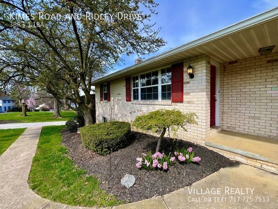 Townhouse for rent at 1953 Kimes Rd, York, PA 17402
