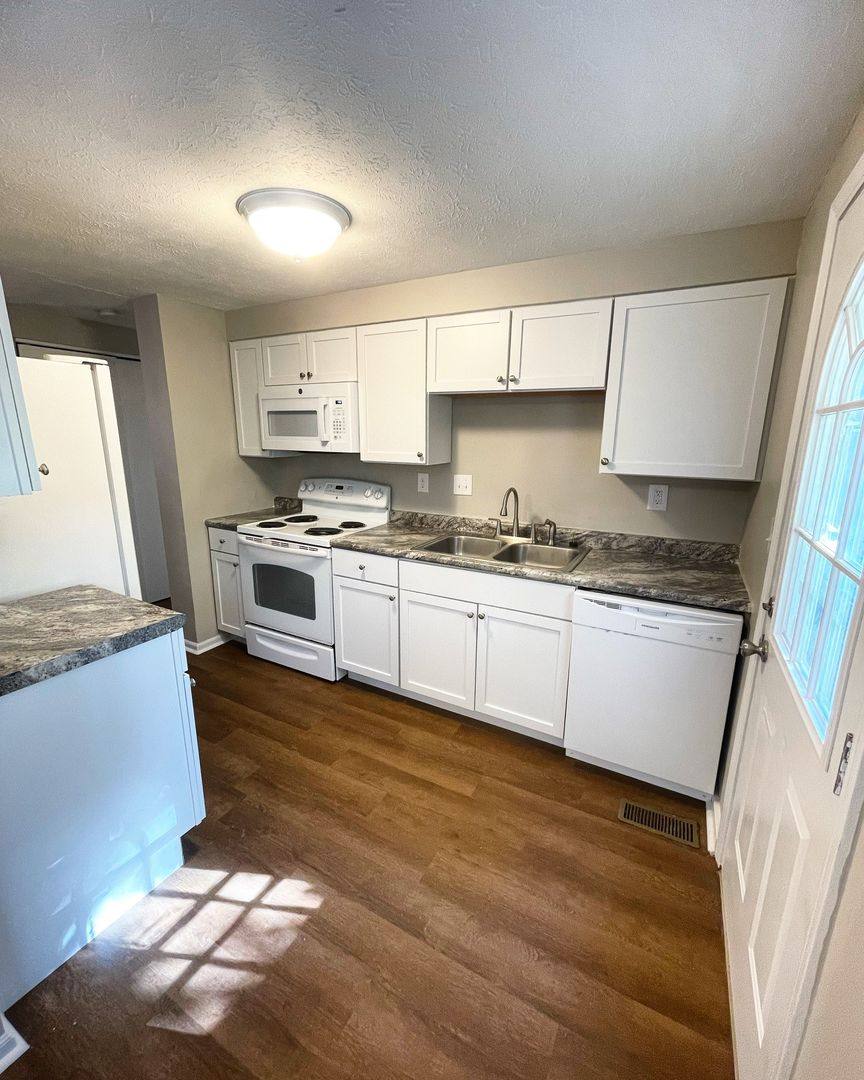 Apartment for rent at 5516 Hasbrook Dr, Louisville, KY 40229