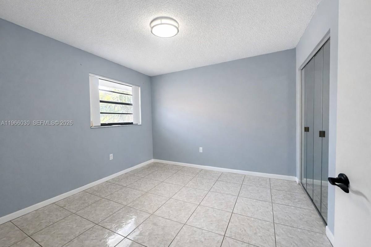 Townhouse for rent at 550 SW 115th Ave, Miami, FL 33174