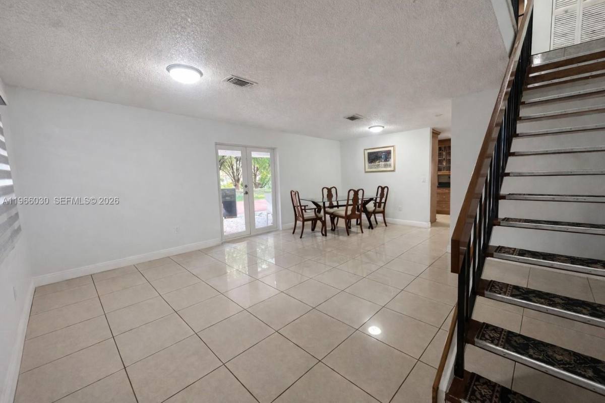 Townhouse for rent at 550 SW 115th Ave, Miami, FL 33174