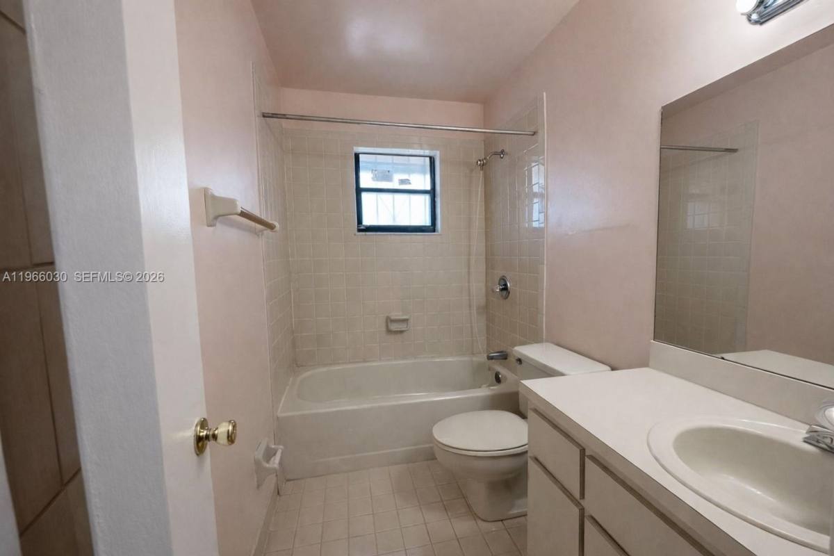 Townhouse for rent at 550 SW 115th Ave, Miami, FL 33174