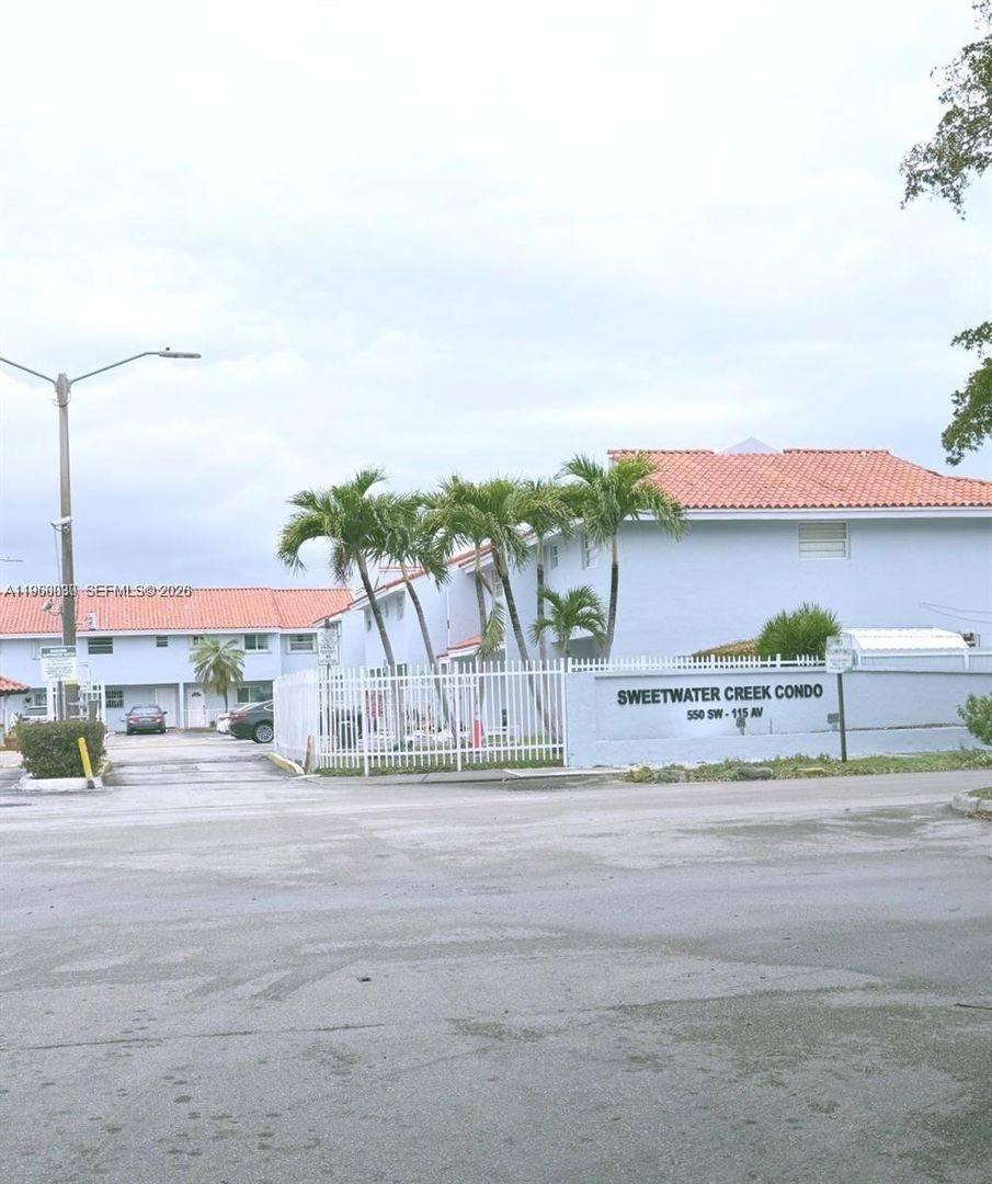 Townhouse for rent at 550 SW 115th Ave, Miami, FL 33174