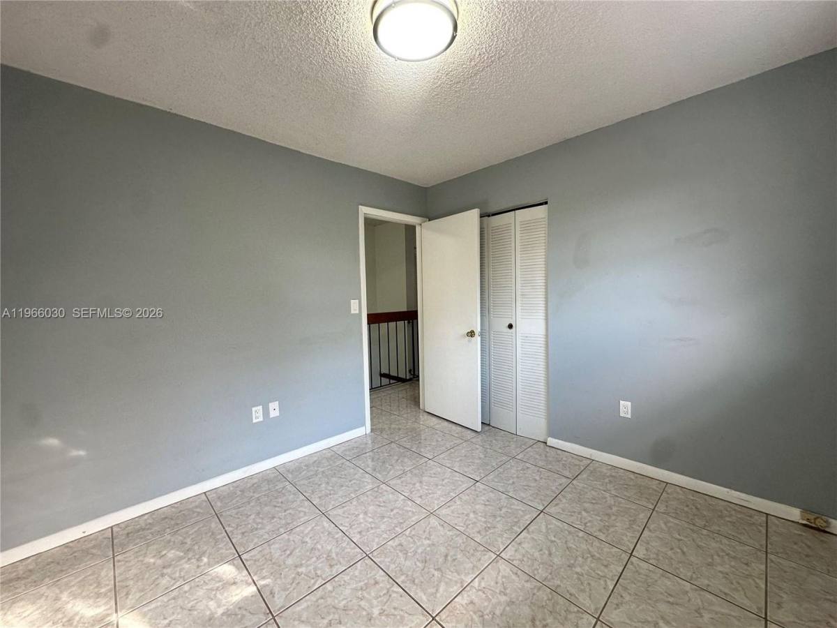 Townhouse for rent at 550 SW 115th Ave, Miami, FL 33174