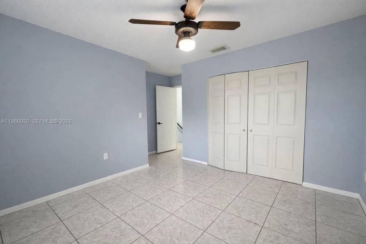 Townhouse for rent at 550 SW 115th Ave, Miami, FL 33174