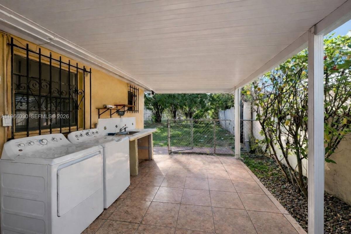 Townhouse for rent at 550 SW 115th Ave, Miami, FL 33174