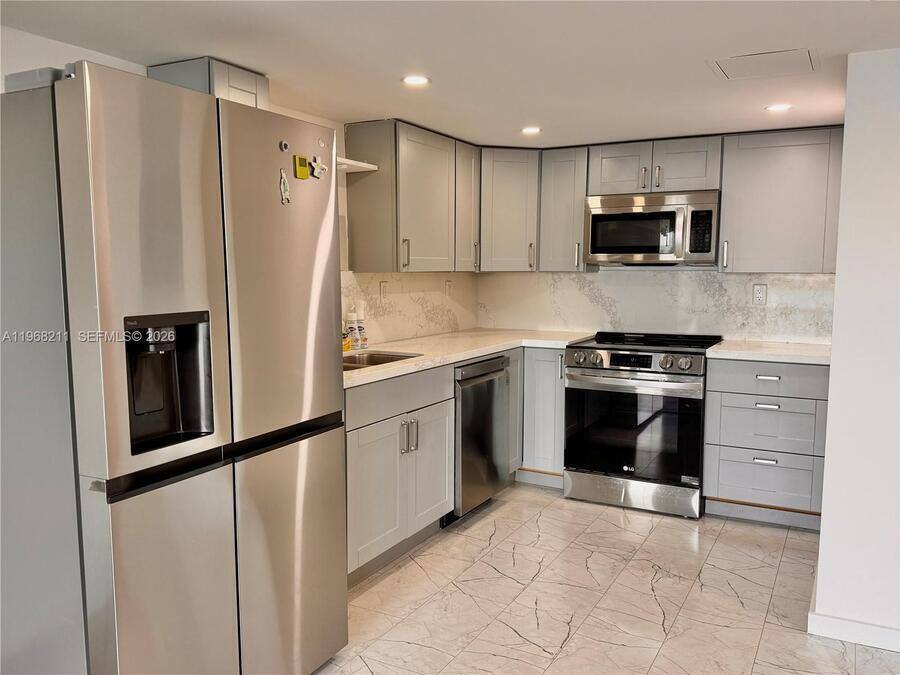 Townhouse for rent at 401 NW 109th Ave #2A, Miami, FL 33172