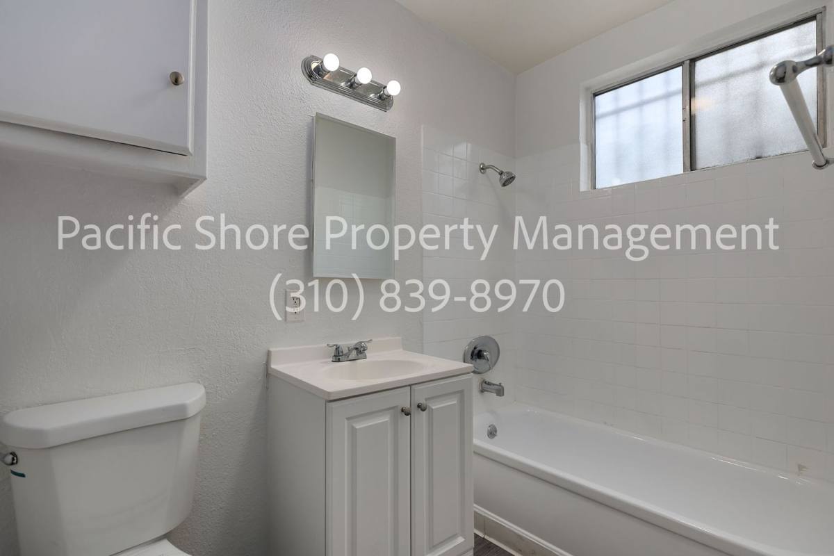 Apartment for rent at 1305 W 8th St, Los Angeles, CA 90017