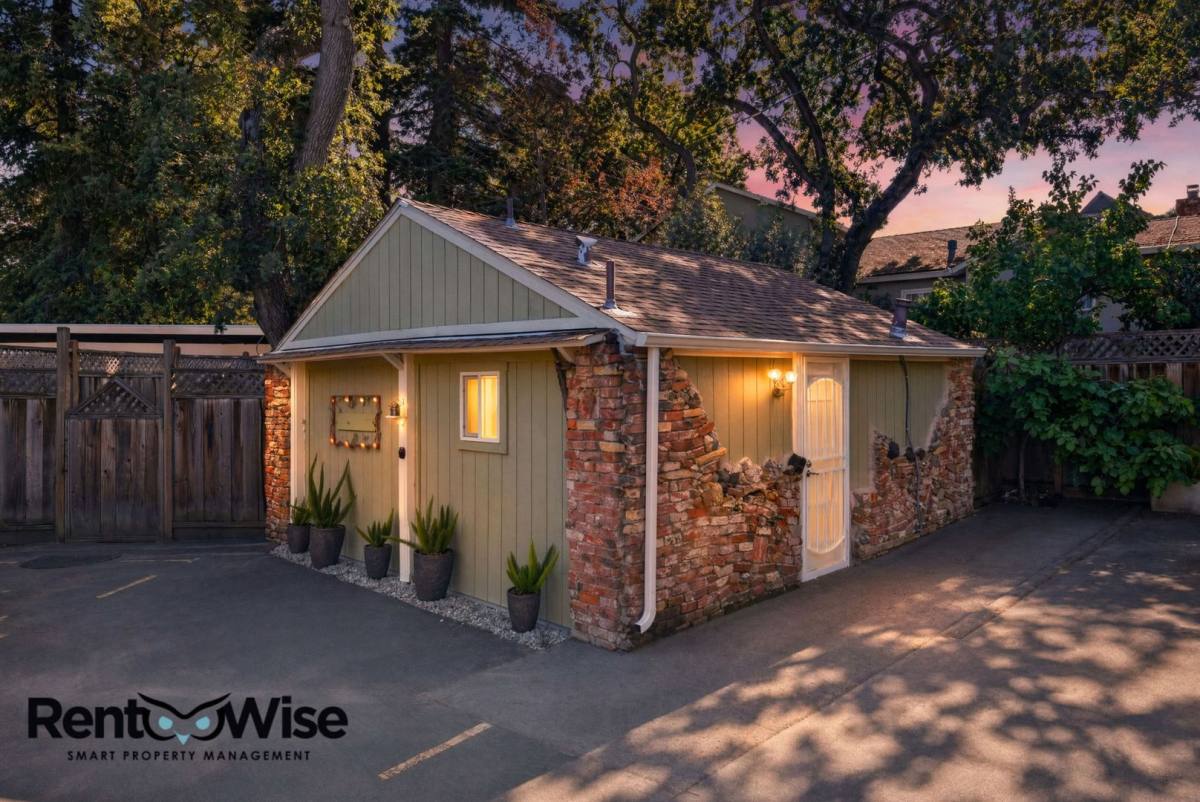Apartment for rent at 506-B Chestnut St, San Carlos, CA 94070