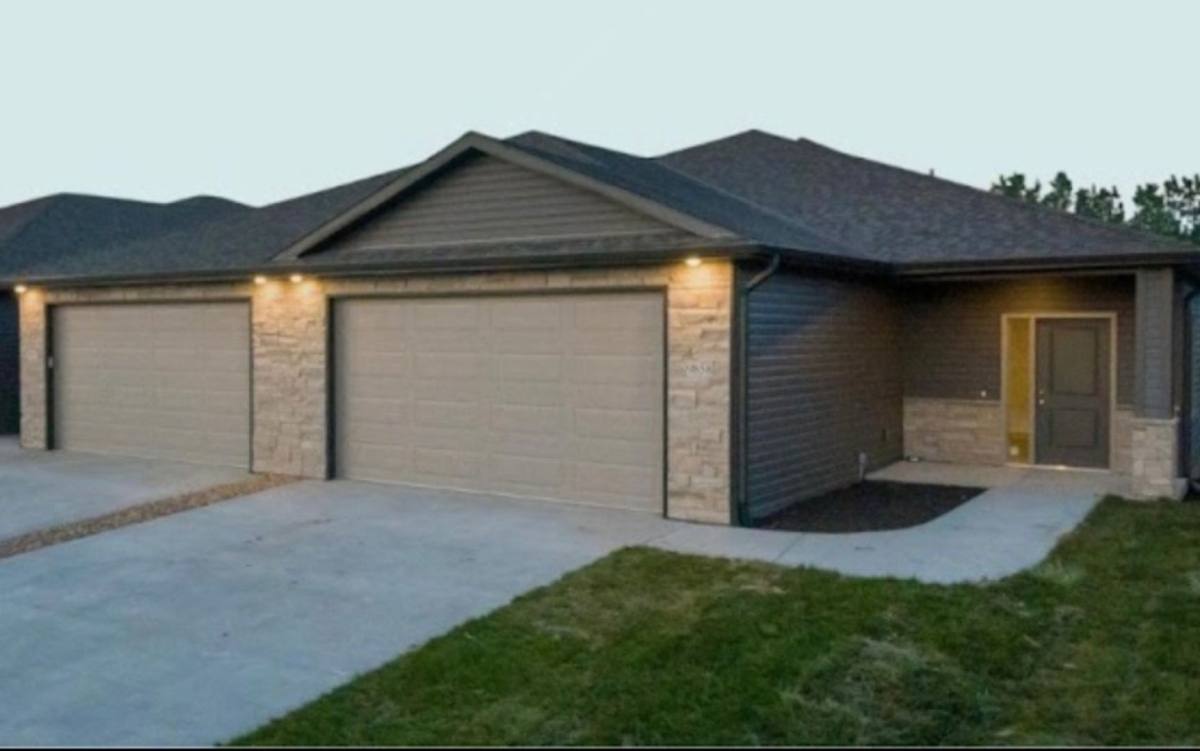 Townhouse for rent at 10708 N 149th St, Humphrey, NE 68642