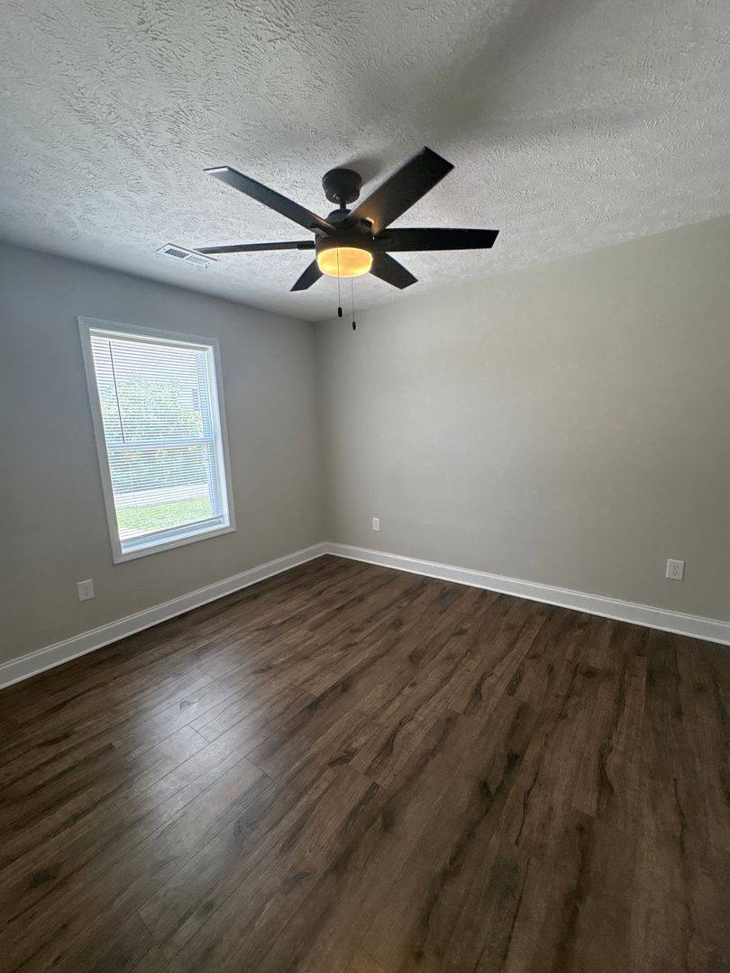 Townhouse for rent at 111 W End Ave, Shelbyville, TN 37160