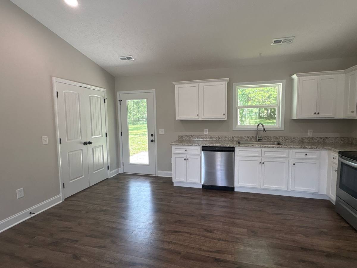 Townhouse for rent at 111 W End Ave, Shelbyville, TN 37160